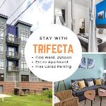 Vibrant 2 Story Apt 10 Min Walk to Uptown with Parking