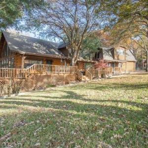 Bandera Bay - Modern and Spacious Log Cabin on the Lake