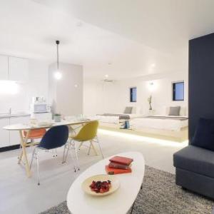 b hotel Heiwaodori 302 - Huge Apt in Famous Hiroshima Dori For 6p