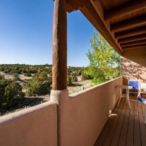 Desert Wind Song Pet Friendly Fenced Yard Sleeps 6