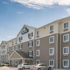 Days Inn & Suites by Wyndham Rochester South