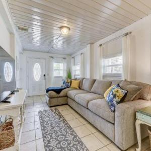 Family Tides Lower 2 Bedroom Pets Wi-Fi Walk to the Beach Sleeps 6