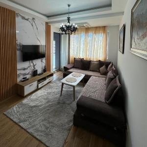 City center lux 2bdr apt with garage