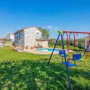 Awesome home in Labinci w/ Outdoor swimming pool and 2 Bedrooms