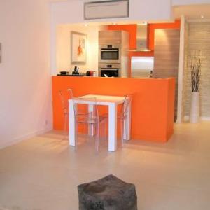 Modern two bedroom apartment with two bathrooms just behind the CARLTON