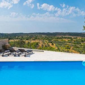 Amazing home in Piramatovci w/ Outdoor swimming pool and 2 Bedrooms