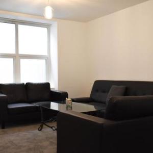 Modern Open Plan 5BD - Free on Street Parking