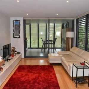 Spacious 1 Bedroom Apartment in the Heart of Melbourne's CBD