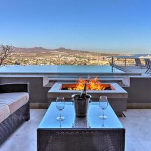 Luxe Mtn Top Retreat w/ Pool Access & Sea View!