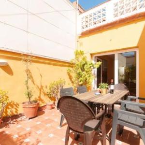 SUPERB LARGE FAMILY HOME with PATIOS and BBQ IN CANET DE MAR Ref MRHAX