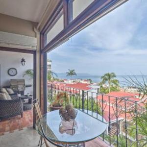 Resort Condo w/ Pool Access & Pacific Ocean Views!