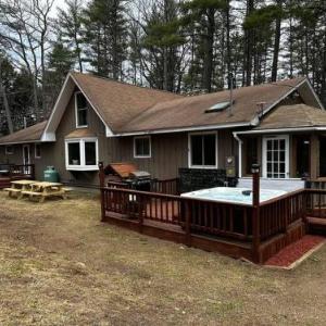 NEW! Woodland Retreat - Hot tub Game Room Firepit