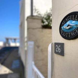 Seaside cottage yards to the sea