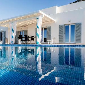 LUXURY VILLA SEVI PAROS 6 BEDROOMS PRIVATE POOL