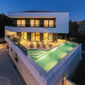 Nice home in Biograd na moru w/ Outdoor swimming pool Sauna and 5 Bedrooms