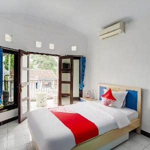 OYO 3467 White Residence