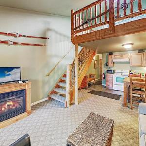 Choice Ski Haven w/ Pool & Hot Tub: Mins to Slopes condo