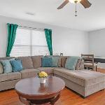 Modern 4BR Retreat with Yard & Air Hockey Table Houston Texas