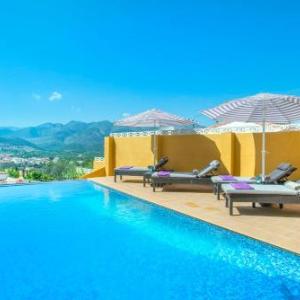 Orba Villa Sleeps 8 Pool Air Con WiFi