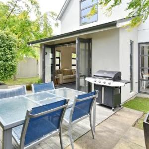 Next to Hagley Park - 7 Night special deals - Bookahome