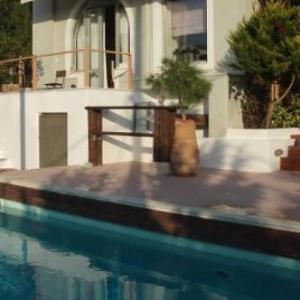 Gorgeous APT POOL Anavissos (sleeps 4)!