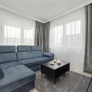 Luksusowy Apartament z 3 Sypialniami Klimatyzacją Parkingiem i Biurkiem we Wrocławiu by Renters Prestige