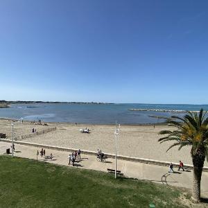 Sol-y-Days le Royal Grand studio centre ville vue mer avec parking