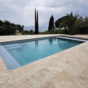 Rez de villa avec piscine privée chauffée et jardin à 1 km de la mer - FR-1-768-79