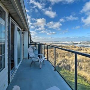 Eagles View Condo in Ocean Shores with 3 Balconies