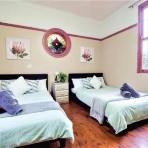 Quiet Quadruple Private Room In Strathfield 3min to Train Station sleeps 4b