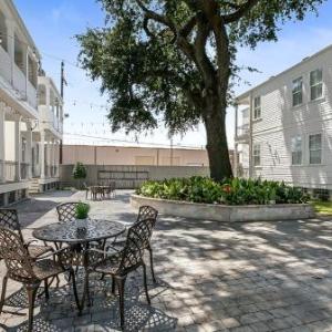 Charming 2BR on Carondelet by Hosteeva