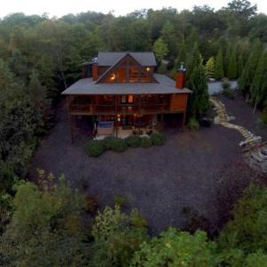 Aska Adventure Lodge- Big Game Room | Outdoor Fireplace | Firepit | Hot Tub