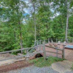Laurel Valley Lodge- Pet Friendly | Outdoor Fire Pit & Fireplace | Game Room