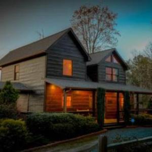 Sunset Lodge- 2 BDR with Billiards | Large Stone Fire Pit | Views Galore