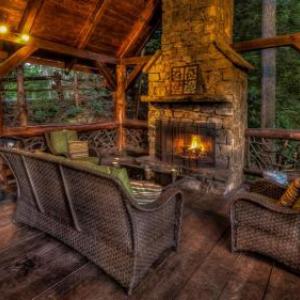 Whitewater Wilderness- Riverside Retreat | Outdoor Living | Luxury Kitchen