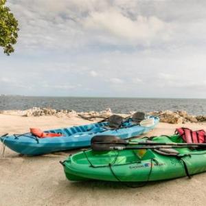 Loggerhead Lodge - 3BR 2BA and Green Turtle cottage 1BR 1BA - bath house oceanfront with lagoon dockage