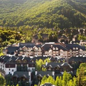 Ski In Ski Out 3 Bedroom Vacation Condo With Resort Amenities That Include Exercise Center Indoor Pool And Hot Tubs