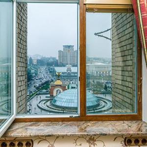 Kyiv Home with view on Independence Square