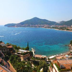 Deluxe One-Bedroom Apartment with Sea View