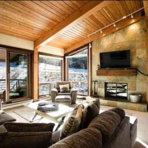 Snowmass Village 3 Bedroom at the Enclave - Ski-in Ski-out with Airport Transfers