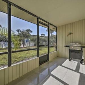 Ormond Beach Townhome with Grill and Shared Pool!