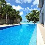 Beachfront Apartment Pool Access - B