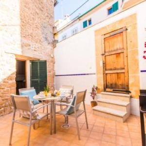 Alcudia Holiday Home Sleeps 6 with Air Con and WiFi