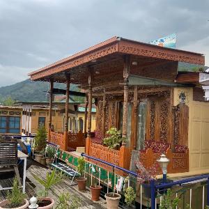 Movie land group of house boats