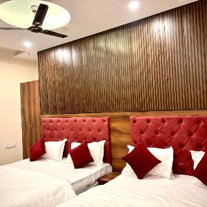 HOTEL VIA GANGA INN ! VARANASI ! FULLY AIR-CONDITIONED HOTEL AT PRIME LOCATION WITH ROOFTOP GANGES V