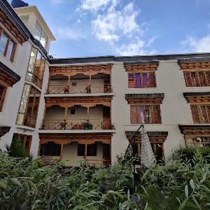 Hotel Hill Town