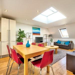 Mews Street Apartment in the Heart of Edinburgh