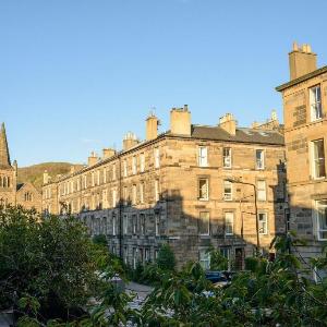 Five Bedroom Apt near Meadows George Square