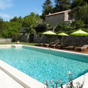 Joli Mas Provençal du 19ème siècle avec grande piscine privée situé au calme en campagne de Lacoste au cœur du Luberon 6 personnes LS2-239 Amanto