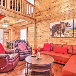 Cabin with Hot Tub and Game Room Less Than 7 Mi to Main Strip!